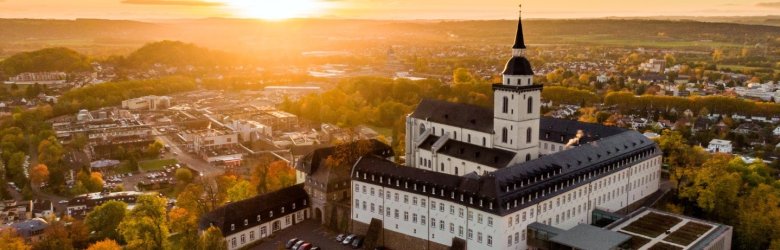 Sonnenuntergang in Siegburg mit Blick über den Michaelsberg