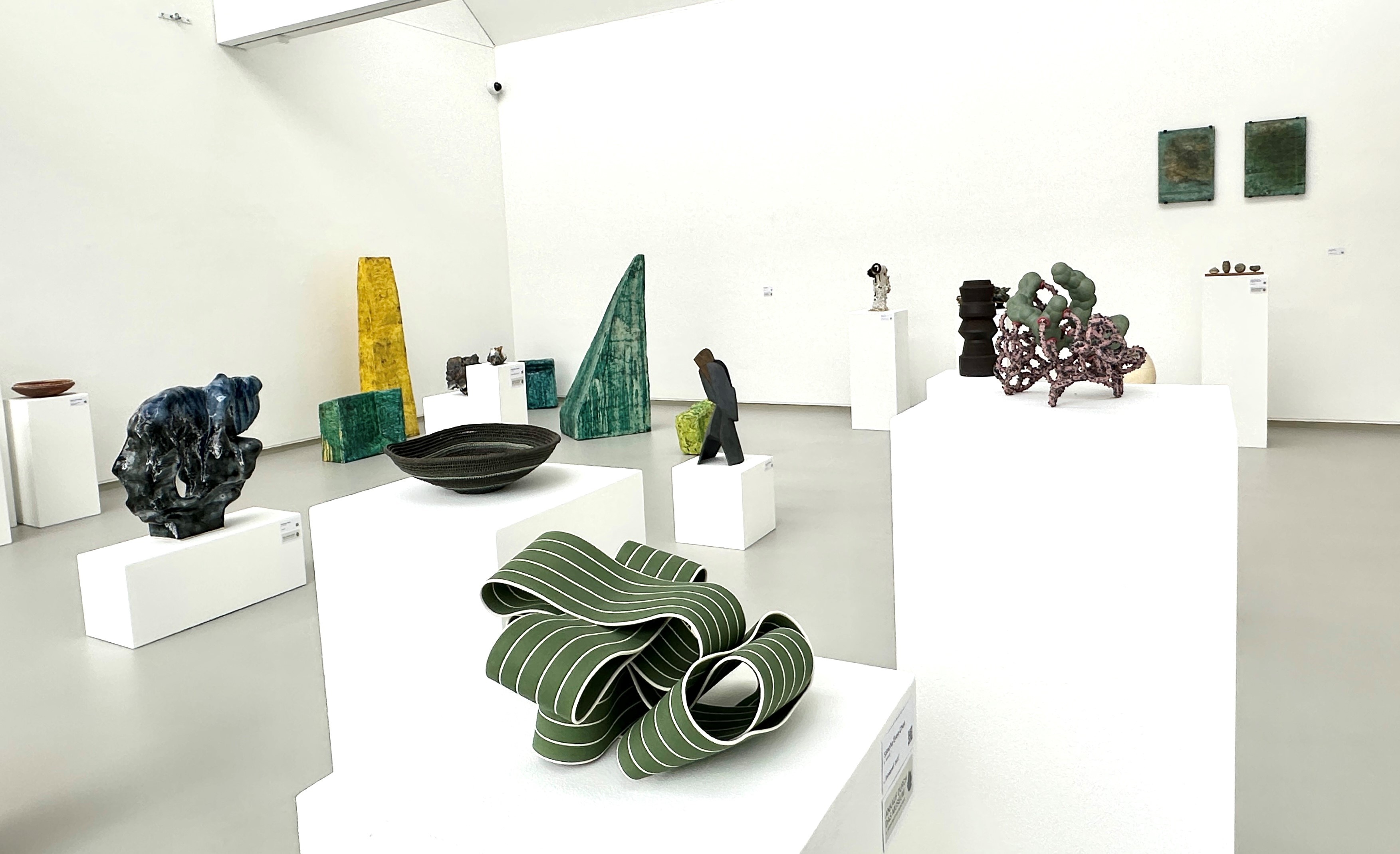 Wechselausstellung des Stadtmuseums mit Keramiken zum 5. Siegburger Keramikpreises