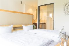 Blick in ein Zimmer des Friendly Cityhotel Oktopus in Siegburg