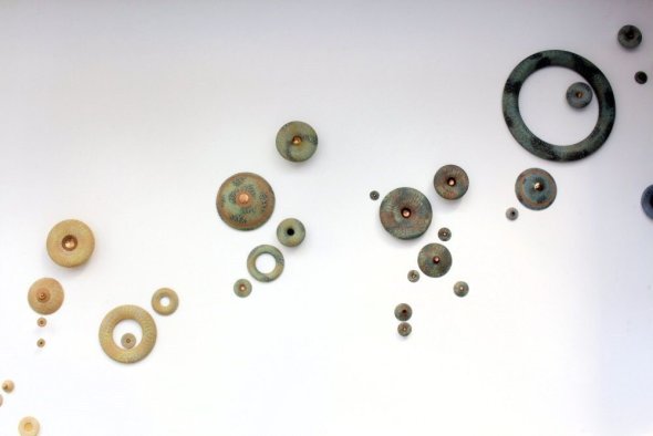 Wandskulptur aus runden Elementen von Ellen Rijsdorp