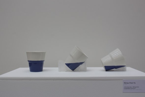 Dancing Cups von Meng Chan Yu