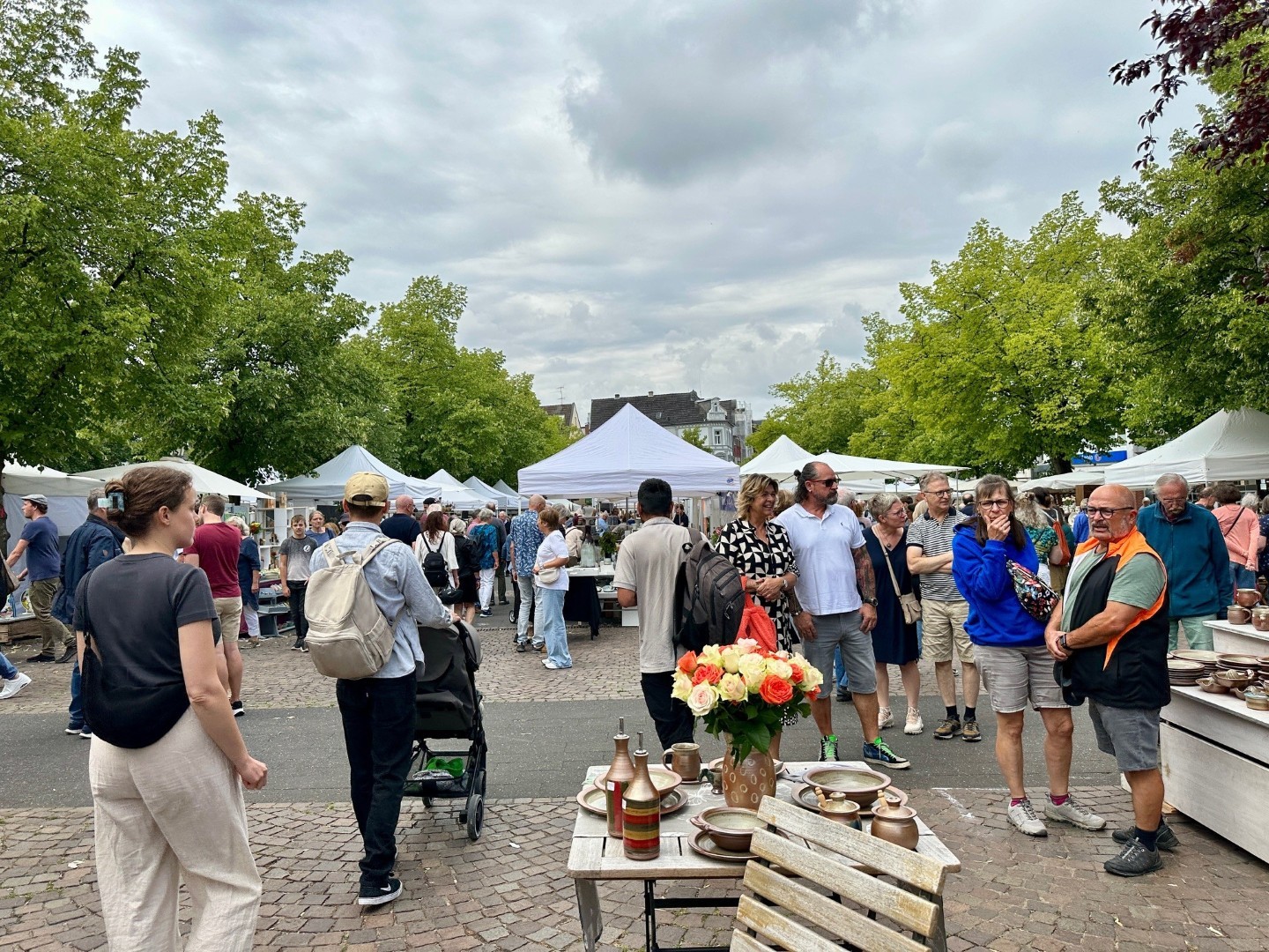 Besucher des Internationalen Keramikmarktes Siegburg 