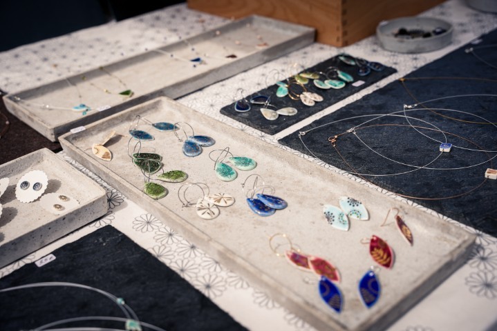 Keramikohrringe von Maja Wlachopoulos