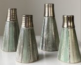 Quartett aus schmal zulaufenden Gefäßen von Elke Eder-Eich