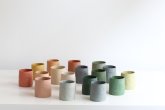 Kollektion von Bechern in Pastelltönen von Silke Wellmeier