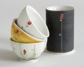 Antje Dietrich Drei Schalen und ein Becher mit Verzierungen von Antje Dietrich