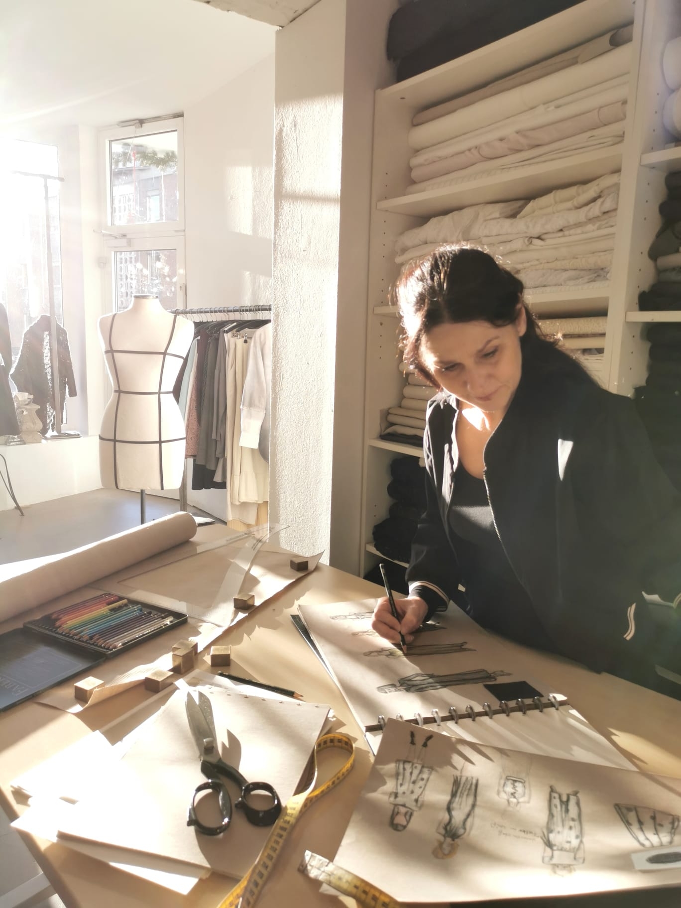 Skizzentisch von Charly Couture