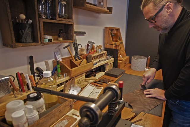 Don Rico an seiner Werkbank