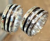 Zwei Silberringe von Atelier Maniatis