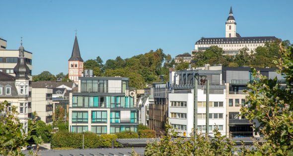 Blick auf die Stadt vom Bahnhof aus