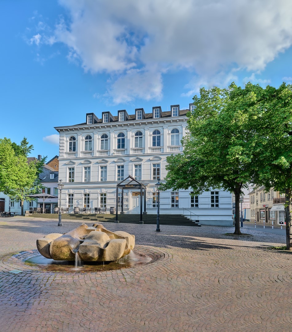 Stadtmuseum mit Brunnen