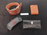 Geldbörse, Gürtel, Brillenetui und Tasche von Kunsthandwerkern