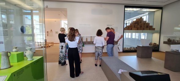 Teilnehmende der Rätseltour durch das Museum Teilnehmende der Rätseltour durch das Museum